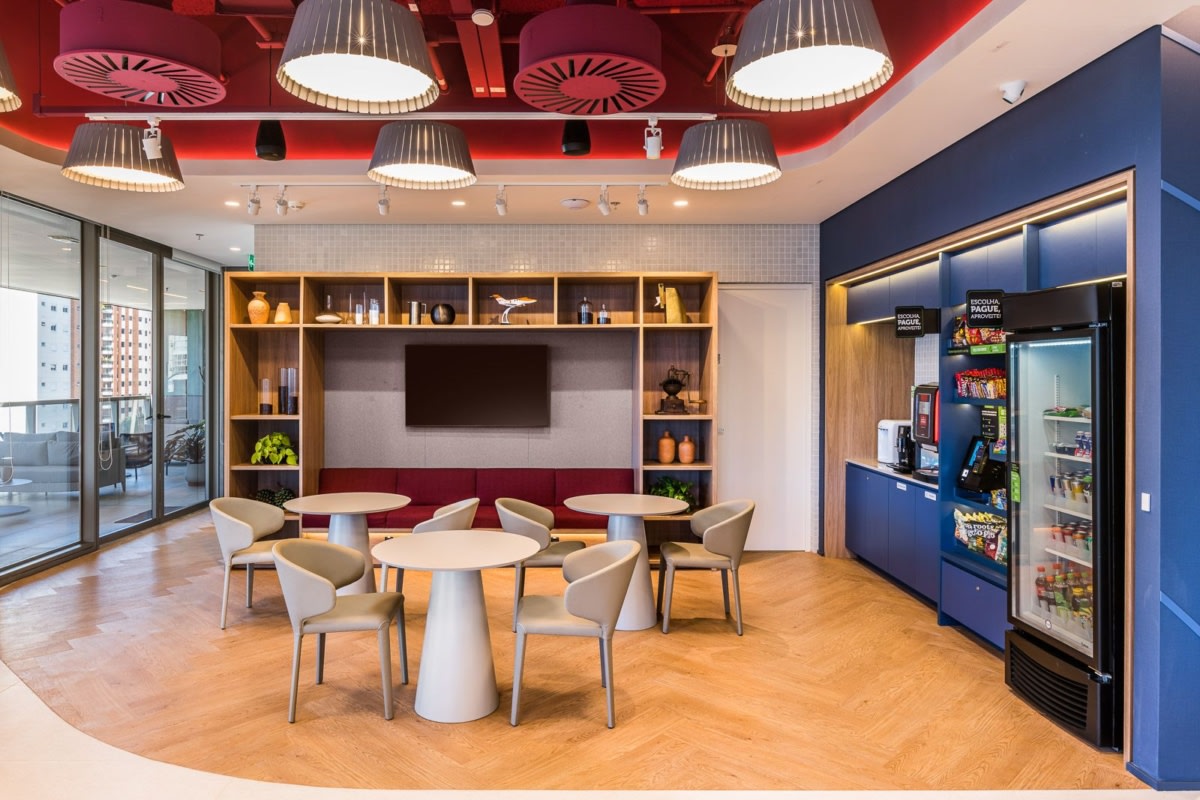 KN&TC GIỚI THIỆU CÁC SẢN PHẨM ĐỒ UỐNG PANTRY PHỔ BIẾN VÀ CẬP NHẬT BIẾN ĐỔI GIÁ VINAMILK