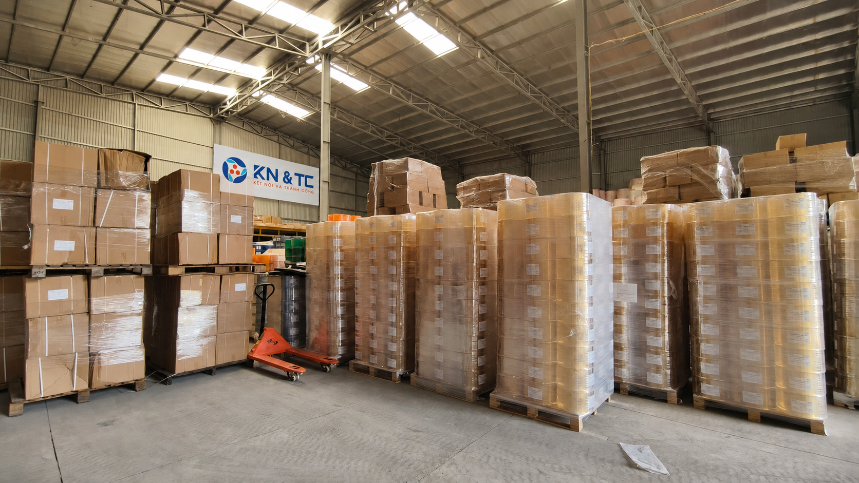 Cuộn Màng PVC – Vật Tư Tiêu Hao Đóng Gói Chuyên Nghiệp Tại KN&TC